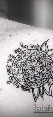 fotó a nap és a hold tetoválásról (jelentése) - egy példa egy érdekes tetoválási tervre - 041
