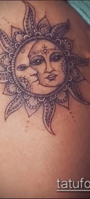 fotó a nap és a hold tetoválásról (jelentése) - egy példa egy érdekes tetoválási tervre - 034