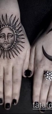 fotó a nap és a hold tetoválásról (jelentése) - egy példa egy érdekes tetoválási tervre - 005