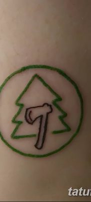 fotó egy fenyő tetoválásról, keltezve 2018. 07. 31 -én №013 - fenyő tetoválás -