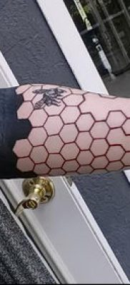 méhsejt tetoválás fotó (jelentése) - példa egy érdekes tetoválási rajzra - 061