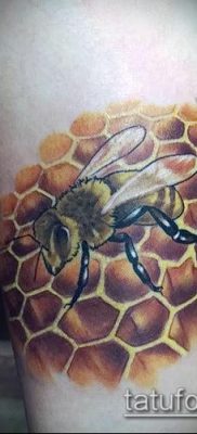 méhsejt tetoválás fotó (jelentése) - példa egy érdekes tetoválási tervre - 053