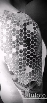 méhsejt tetoválás fotó (jelentése) - példa egy érdekes tetoválási tervre - 052