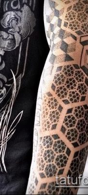 méhsejt tetoválás fotó (jelentése) - példa egy érdekes tetoválási tervre - 051