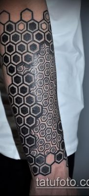 méhsejt tetoválás fotó (jelentése) - példa egy érdekes tetoválási rajzra - 049
