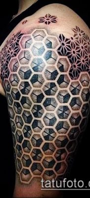 méhsejt tetoválás fotó (jelentése) - példa egy érdekes tetoválási tervre - 048