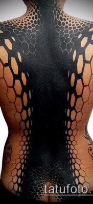 méhsejt tetoválás fotó (jelentése) - példa egy érdekes tetoválási tervre - 037