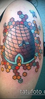 méhsejt tetoválás fotó (jelentése) - példa egy érdekes tetoválási rajzra - 027