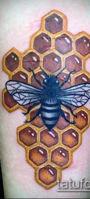 méhsejt tetoválás fotó (jelentése) - példa egy érdekes tetoválási rajzra - 022