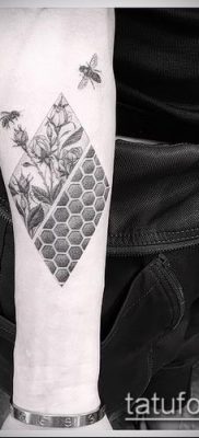 méhsejt tetoválás fotó (jelentése) - példa egy érdekes tetoválási rajzra - 008
