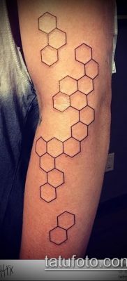 méhsejt tetoválás fotó (jelentése) - példa egy érdekes tetoválási rajzra - 006