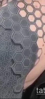 méhsejt tetoválás fotó (jelentése) - példa egy érdekes tetoválási rajzra - 001