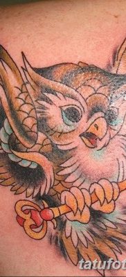 fotó bagoly tetoválásról, kulccsal, kelt, 2017.10.18. №029 - bagoly tetoválás kulccsal -