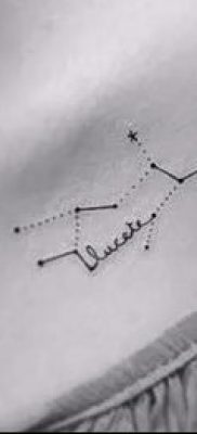 fotó egy csillagkép tetoválásról (jelentése) - példa egy érdekes tetoválási rajzra - 113