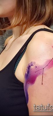 fotó egy csillagkép tetoválásról (jelentése) - egy példa egy érdekes tetoválási rajzra - 099