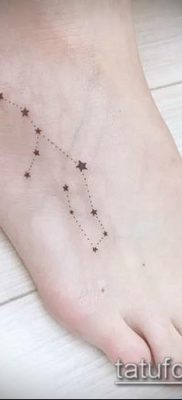 fotó egy csillagkép tetoválásról (jelentése) - példa egy érdekes tetoválási rajzra - 094