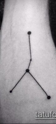 fotó egy csillagkép tetoválásról (jelentése) - példa egy érdekes tetoválásrajzra - 093