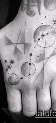 fotó egy csillagkép tetoválásról (jelentése) - példa egy érdekes tetoválási rajzra - 091