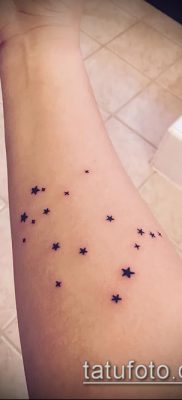 fotó egy csillagkép tetoválásról (jelentése) - példa egy érdekes tetoválási tervre - 090