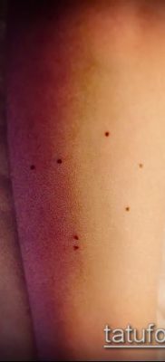 fotó egy csillagkép tetoválásról (jelentése) - példa egy érdekes tetoválásrajzra - 089