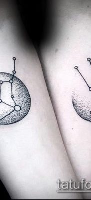 fotó egy csillagkép tetoválásról (jelentése) - példa egy érdekes tetoválási rajzra - 087