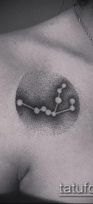 fotó egy csillagkép tetoválásról (jelentése) - példa egy érdekes tetoválásrajzra - 086