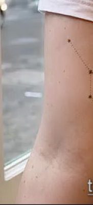 fotó egy csillagkép tetoválásról (jelentése) - példa egy érdekes tetoválási rajzra - 074