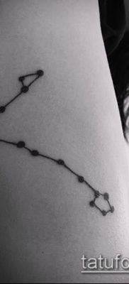 fotó egy csillagkép tetoválásról (jelentése) - példa egy érdekes tetoválási rajzra - 073