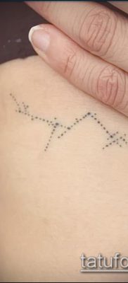 fotó egy csillagkép tetoválásról (jelentése) - példa egy érdekes tetoválási rajzra - 072