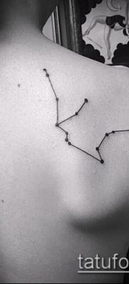 fotó egy csillagkép tetoválásról (jelentése) - példa egy érdekes tetoválási rajzra - 068