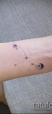 fotó egy csillagkép tetoválásról (jelentése) - példa egy érdekes tetoválási tervre - 067