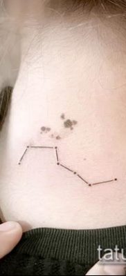 fotó egy csillagkép tetoválásról (jelentése) - példa egy érdekes tetoválási rajzra - 066