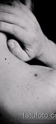 fotó egy csillagkép tetoválásról (jelentése) - példa egy érdekes tetoválási rajzra - 065