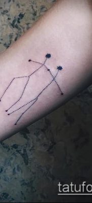 fotó egy csillagkép tetoválásról (jelentése) - példa egy érdekes tetoválási rajzra - 062