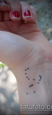 fotó egy csillagkép tetoválásról (jelentése) - példa egy érdekes tetoválási rajzra - 055