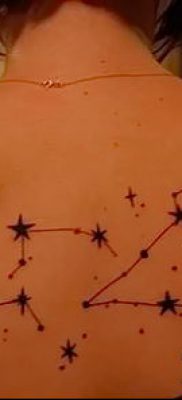 fotó egy csillagkép tetoválásról (jelentése) - példa egy érdekes tetoválási tervre - 052