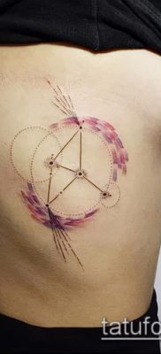 fotó egy csillagkép tetoválásról (jelentése) - egy példa egy érdekes tetoválási rajzra - 049