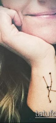 fotó egy csillagkép tetoválásról (jelentése) - példa egy érdekes tetoválásrajzra - 028