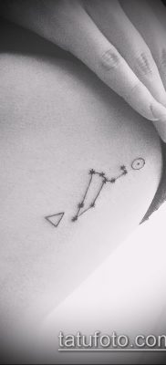 fotó egy csillagkép tetoválásról (jelentése) - példa egy érdekes tetoválási rajzra - 022