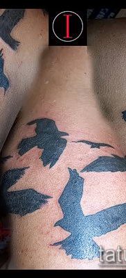 A madárállomány tetoválása # 9 a minta hűvös változata, amely jól használható a madarak nyájának átalakítására és felhelyezésére a nyakára tetoválásként