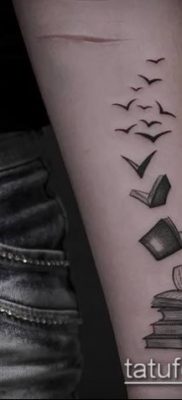 A madár nyáj tetoválás # 815 a minta klassz változata, amely sikeresen használható madarak nyájának feldolgozására és felhelyezésére a lapockára tetoválásként