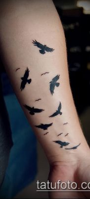 A madárállomány -tetoválás # 783 a minta egyedi változata, amely sikeresen használható madárcsapat nyakán történő megváltoztatására és tetoválására