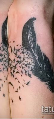 A madárállomány tetoválása # 725 a rajz méltó változata, amely jól használható madarak nyájának feldolgozására és felhelyezésére a karra tetoválásként