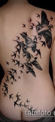 A madárállomány tetoválása # 807 a minta klassz változata, amely jól használható a madárállomány átalakítására és alkalmazására tetoválásként a tenyér oldalán