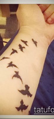 madár nyáj tetoválás # 166 - a minta egyedi változata, amely jól használható a madárállomány átalakítására és alkalmazására tetoválásként a vállán