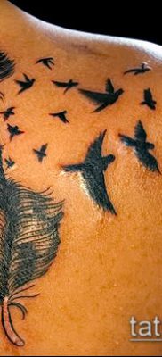 madár nyáj tetoválás # 307 a minta méltó változata, amely sikeresen használható a kulcscsonton lévő madárcsapat átalakítására és tetoválásként történő alkalmazására