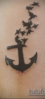 A madarak nyája tetoválása # 269 a minta hűvös változata, amely jól használható a madarak nyájának finomítására és felhelyezésére a nyakára tetoválásként