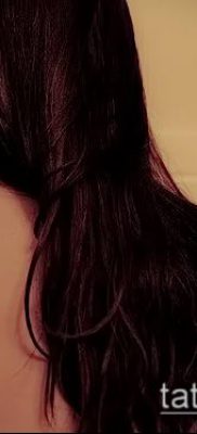 A madárállomány tetoválása # 214 a minta klassz változata, amely sikeresen használható madárcsapat átalakítására és tetoválásként történő alkalmazására a hátán