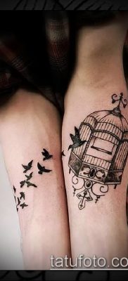 A madárállomány -tetoválás # 529 a rajz méltó változata, amely sikeresen használható madárcsapat megváltoztatására és tetoválására az égen