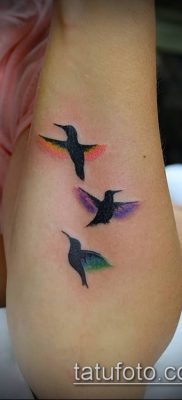 A madárállomány tetoválás # 666 a minta klassz változata, amely könnyen használható egy madárcsapat megváltoztatására és tetoválására az égen